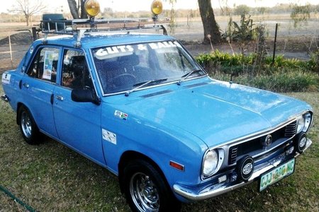 Die Datsun 1200 â€œskedonkieâ€, No 24, waarmee Gallie Badenhorst en sy pa, Deon Truter aan â€˜n wedren ten bate van kanker gaan deelneem 
